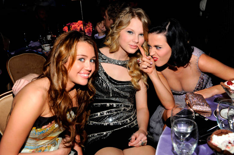 katy-Perry-Taylor-nopeaa-777-333