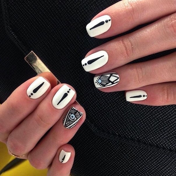 black-and-white-nail-1