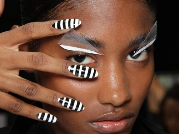 black and white nail 5 e1488119037406