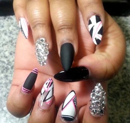 black-and-white-nail-9-2