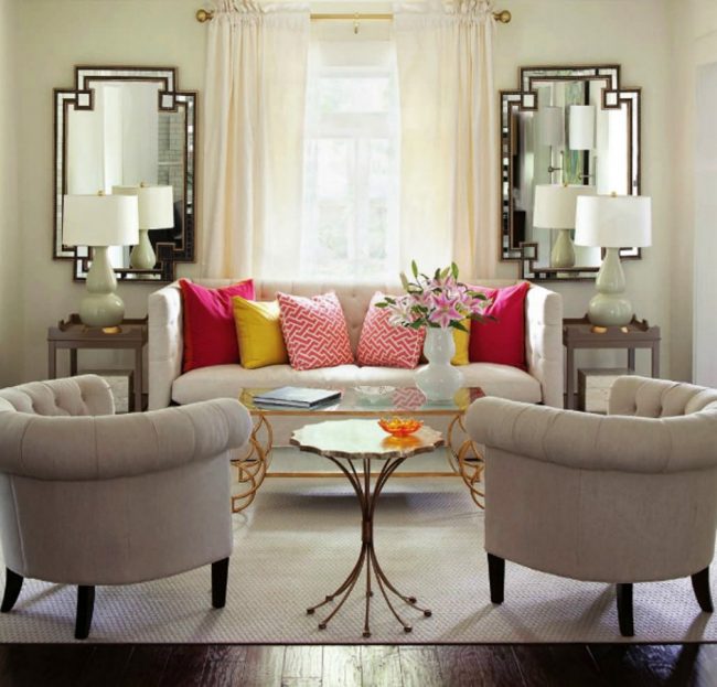 Mirrors- in- the- interior- of- the- living- room-33
