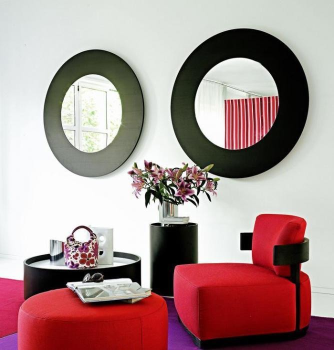 Mirrors- in- the- interior- of- the- living- room-36