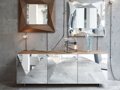 Mirrors- in- the- interior- of- the- living- room-8