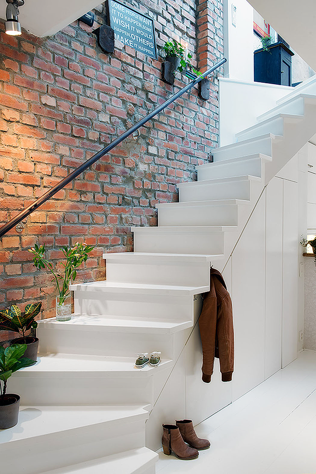 Staircase- in- the- interior -of- the -house-8