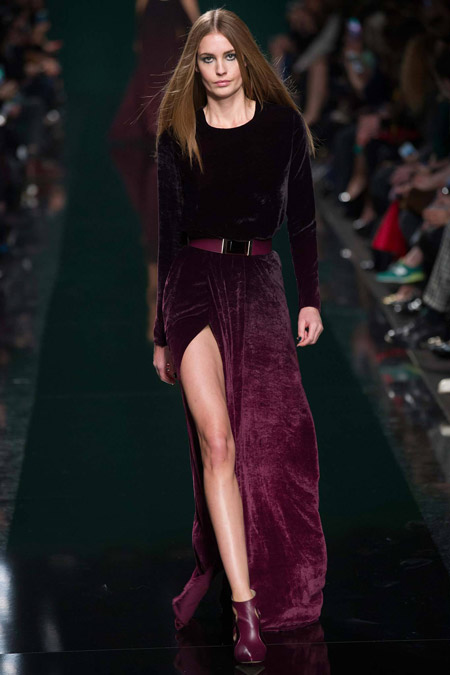 Velvet- dress- is- a- chic- look-17