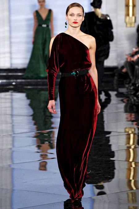 Velvet-dress-is-a-chic-look-22