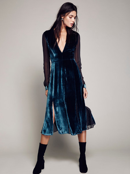 Velvet-dress-is-a-chic-look-30