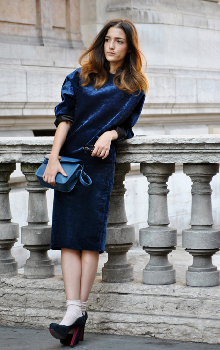 Velvet- dress- is- a- chic- look-38