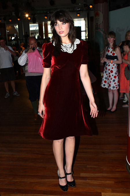 Velvet- dress- is- aicic- look-45