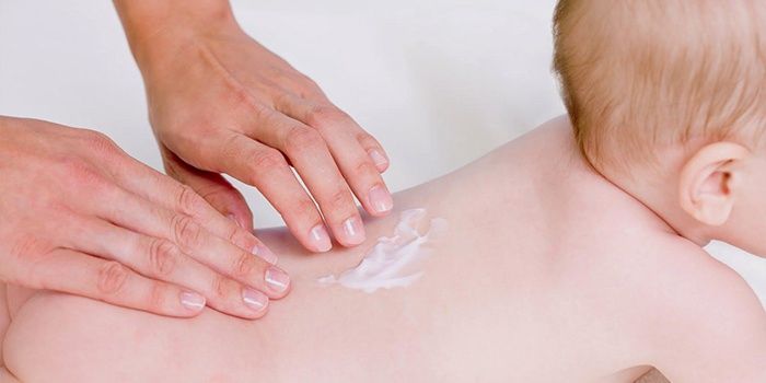 Treatment of contact dermatitis in a child
