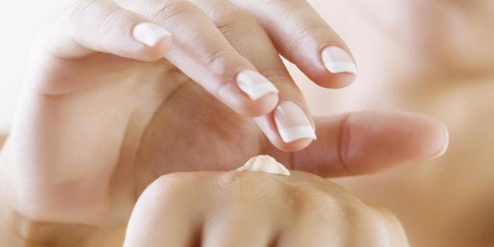 Comprehensive treatment of chicks on the skin of the hands