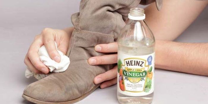 Vinegar disinfection of shoes against fungus