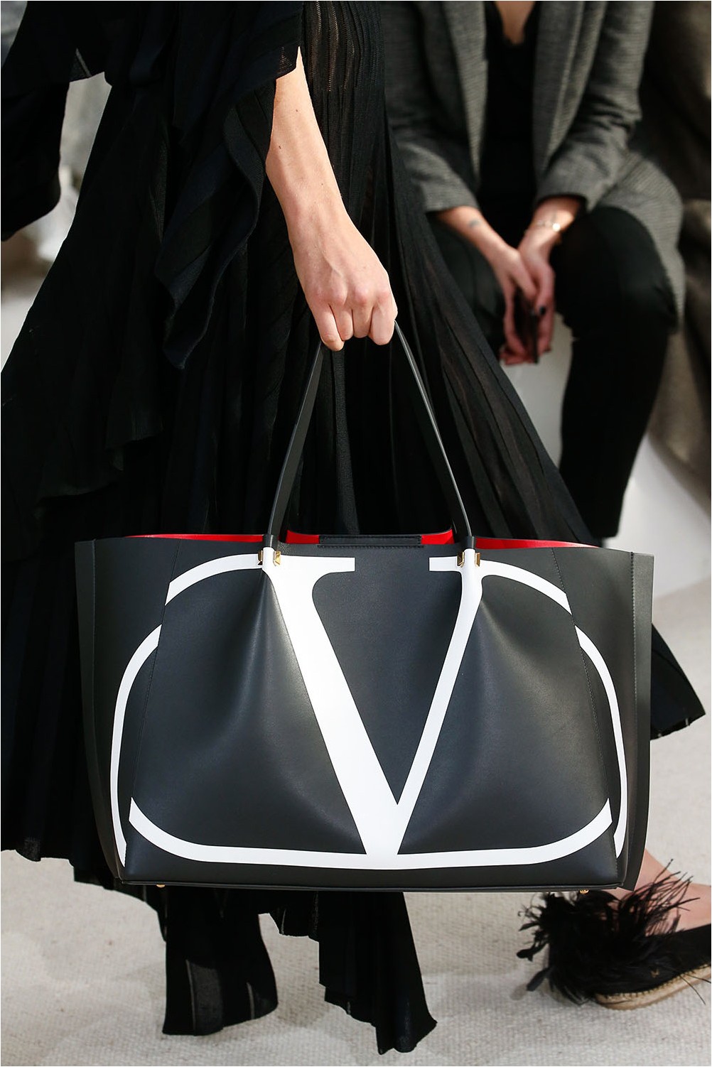 Valentino logo maiss