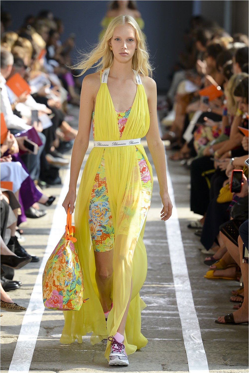 Sundress พร้อมจักรยาน Blumarine