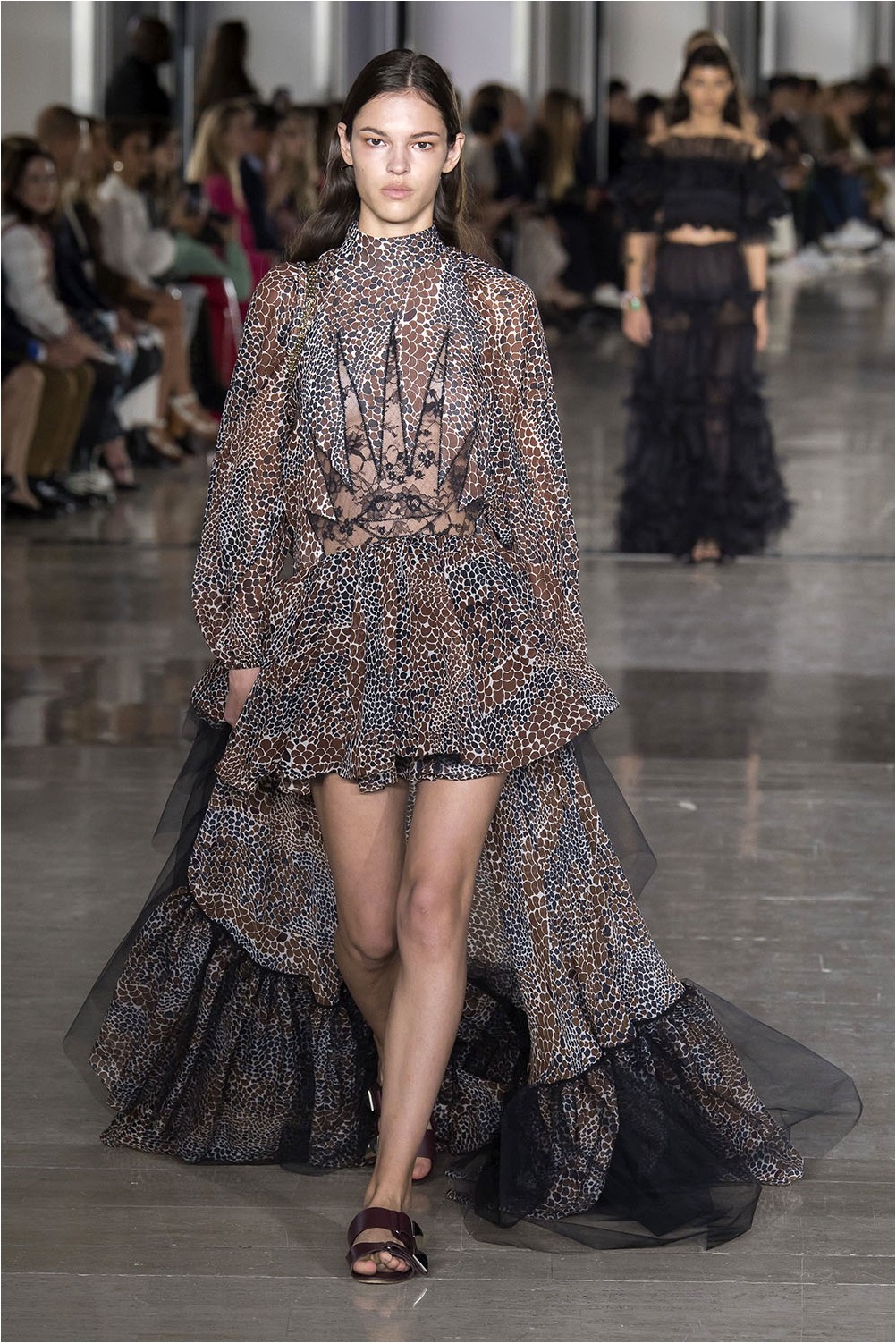 แต่งตัว Mallet Giambattista Valli